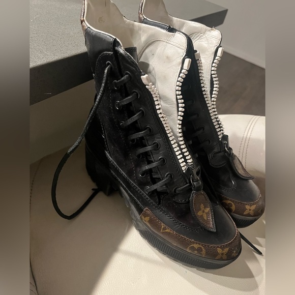 Louis Vuitton boot - Picture 2 of 3